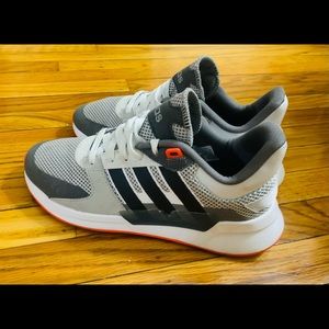 Adidas Run 90S Solar Gray, Mens sze 8/Womens sze 10.excellent condition.